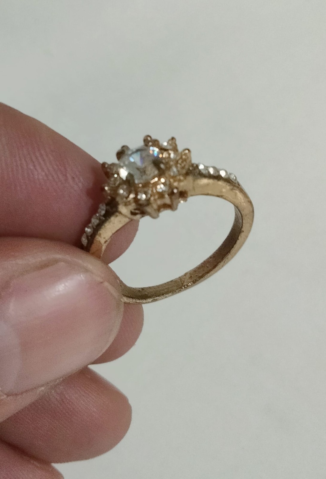 Rare Vintage Estate Gold Tone Halo Ring – Timeless Luxury & Antique Elegance