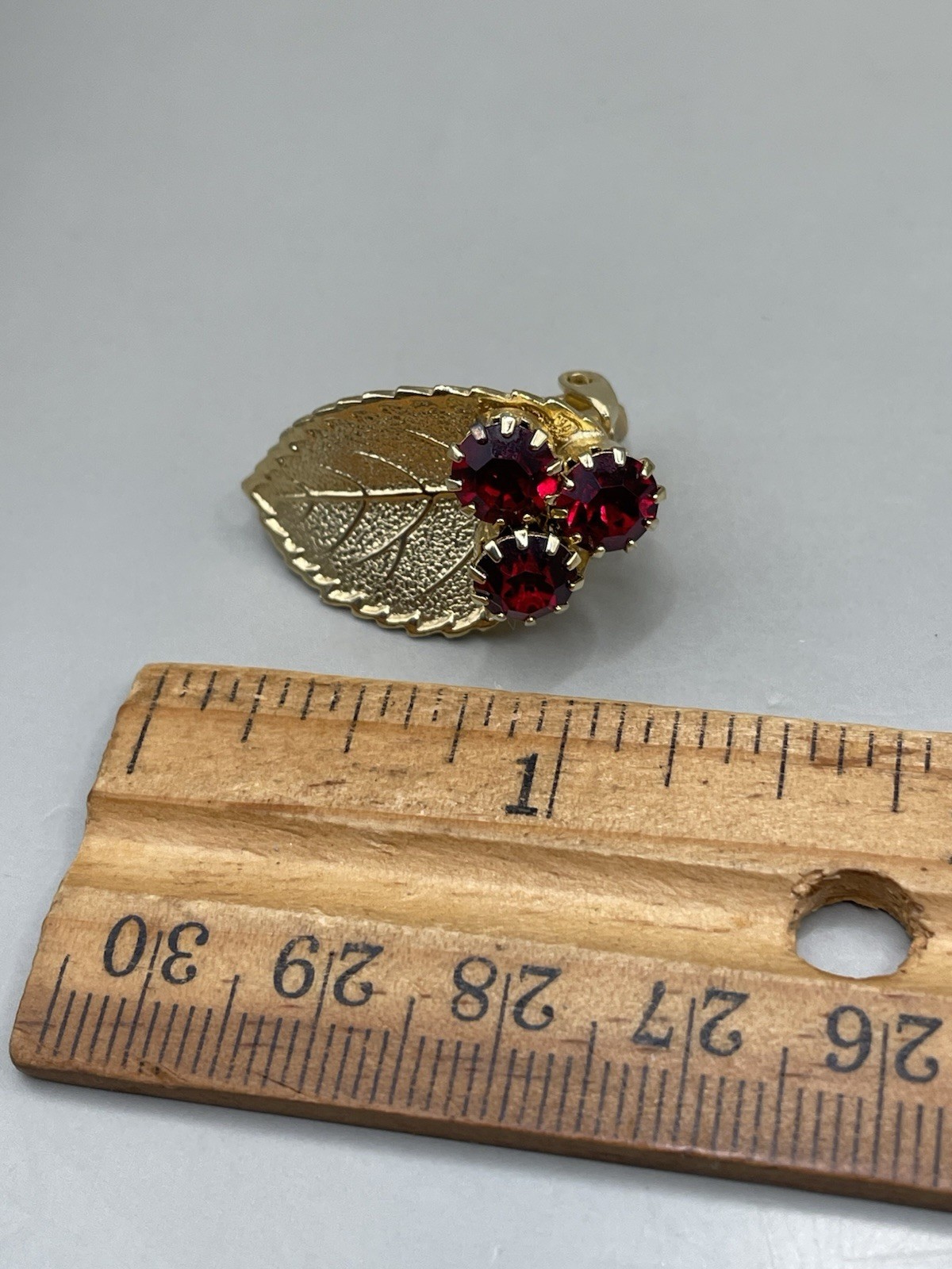 VTG Judy Lee? Dark Red Rhinestones GoldTone Leaf Clip On Earrings And Brooch Set