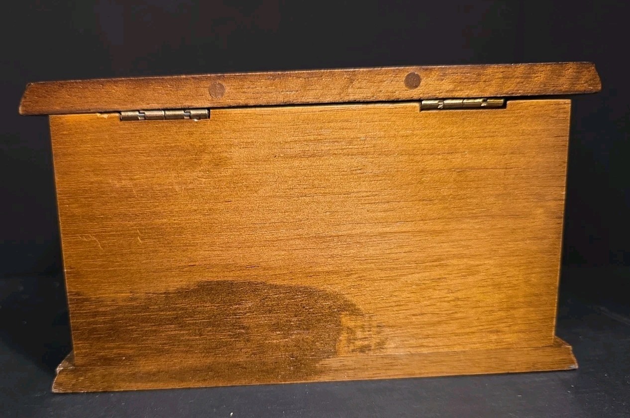 AVON 1978 Decorator’s Jewelry Chest (New In Box)