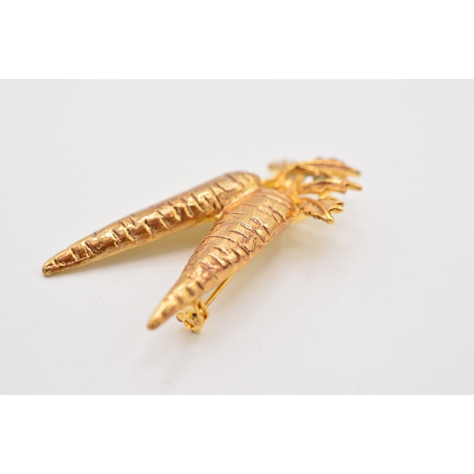Vintage Carrot Pin Brooch Brushed Gold Easter Garden Vegetable NOS 1980s BinA9