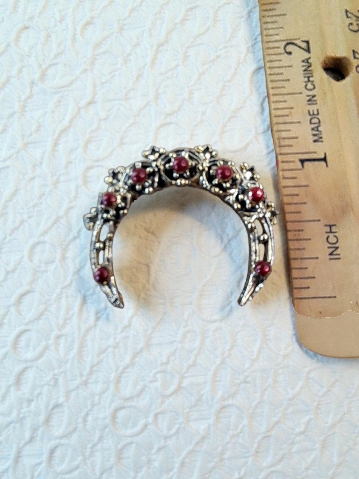 Vintage 1950s – 1980s Gold – Tone Cresent Moon Brooch with Red Rhinestones Victo
