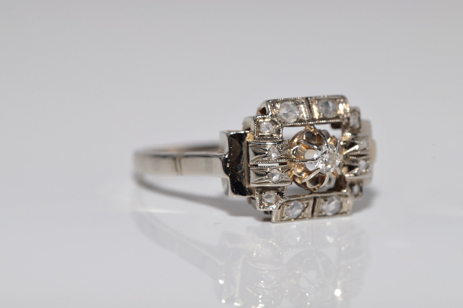 Antique Circa 1920s Art Deco Handcrafted 18k Gold Natural Diamond Ring