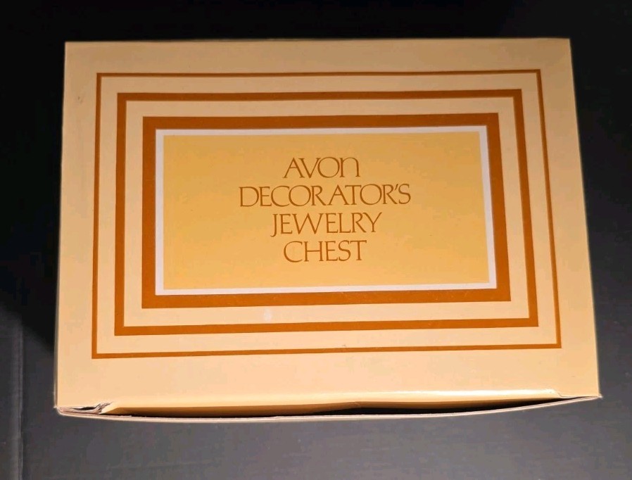 AVON 1978 Decorator’s Jewelry Chest (New In Box)