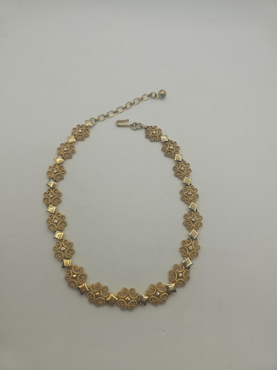 Avon Vintage 1971 Precious Pretenders Necklace