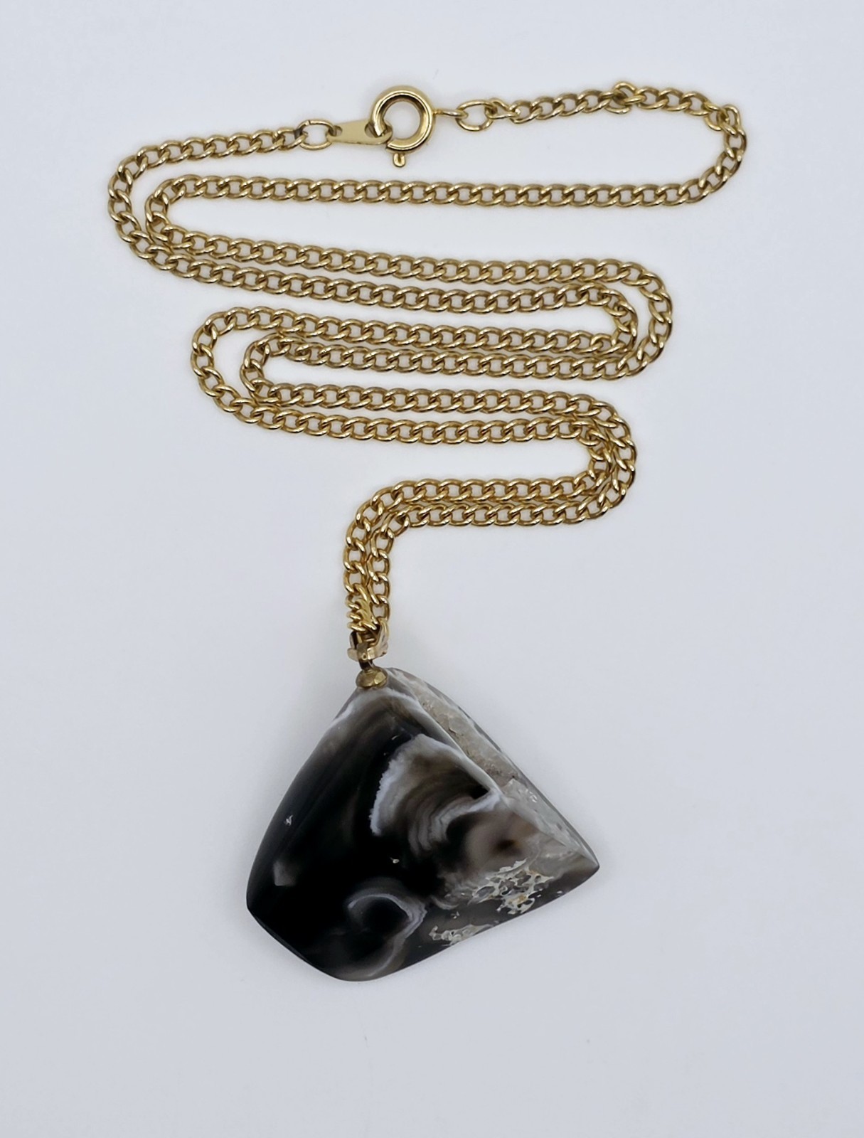 Vintage 1970s Agate Geode Slice Pendant Necklace Gold Tone Boho Druzy Crystal
