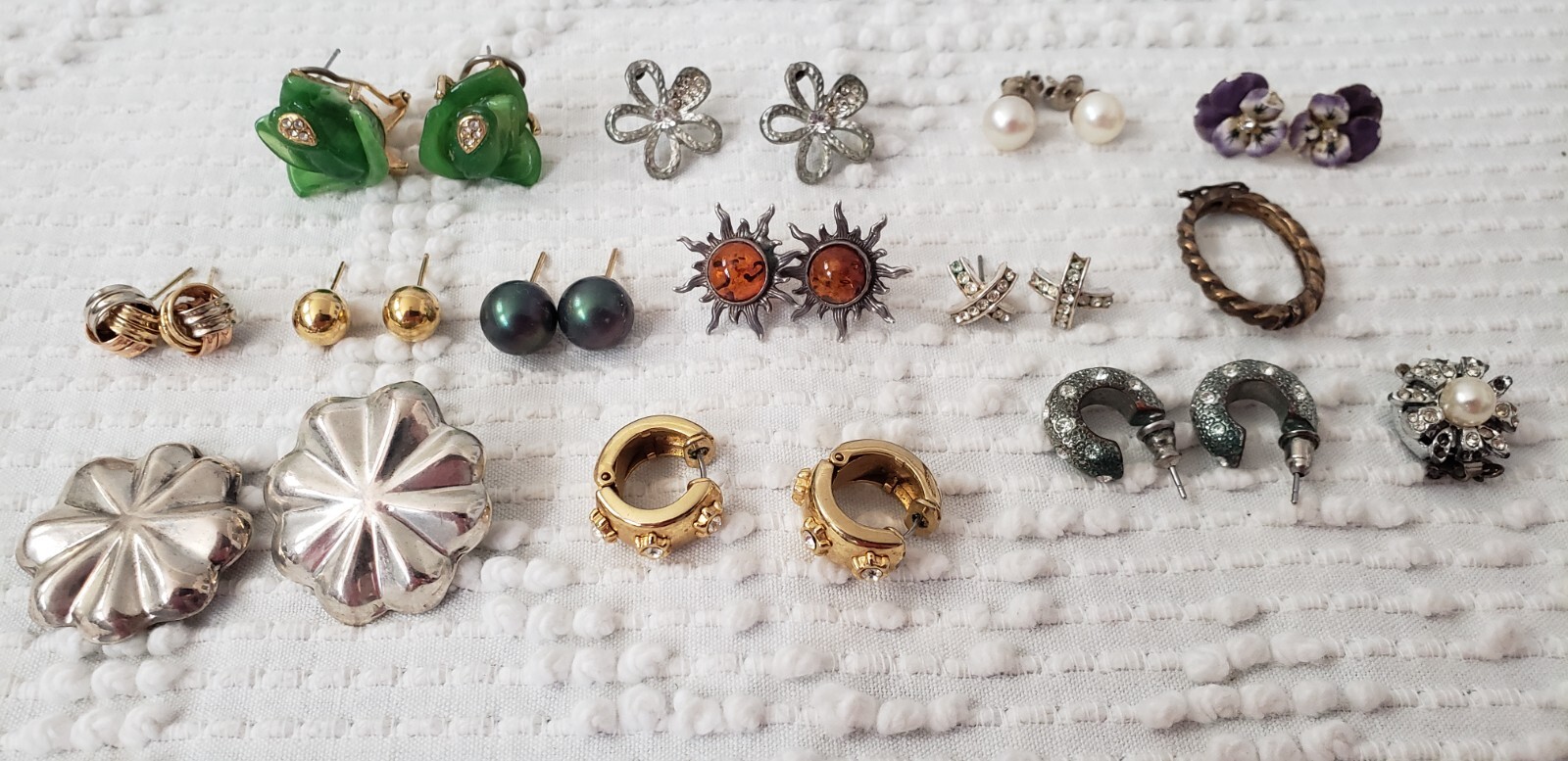 LOT OF VINTAGE 1950s-1980s COSTUME JEWELRY 12 PAIR OF EARRINGS
