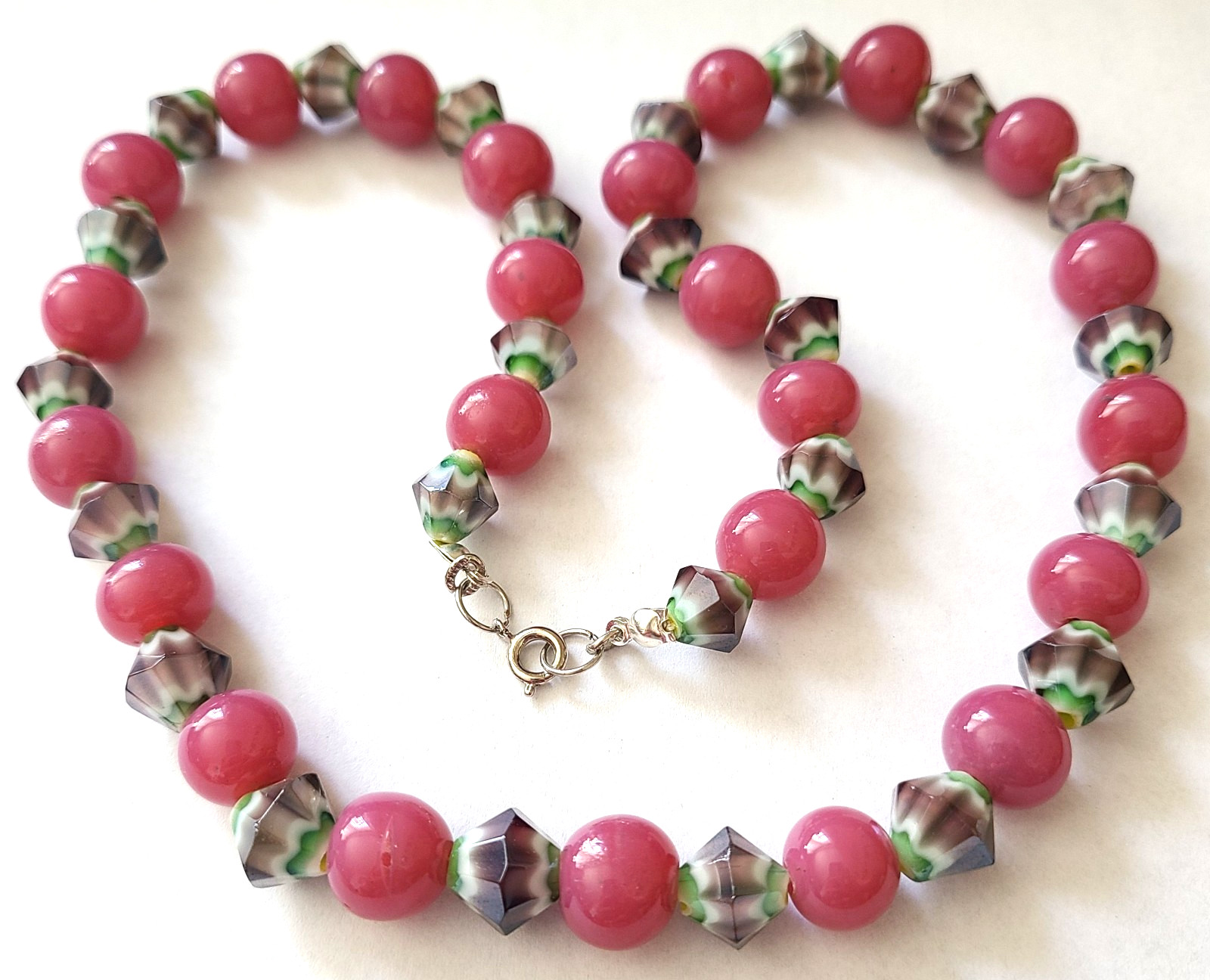VINTAGE STUNNING SILVER TONE PINK AMETHYST COLOR GLASS NECKLACE