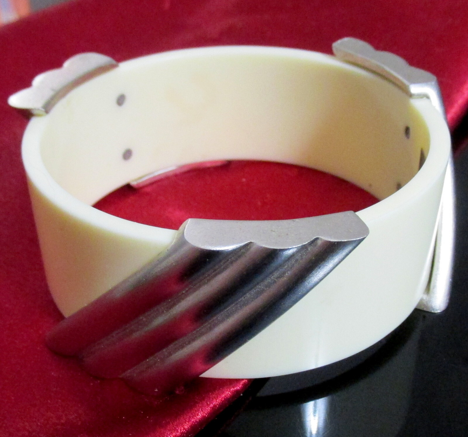VTG RUNWAY MONET OFF WHITE LUCITE SILVER DECO MODERNIST BRACELET ‘DIRECTIVES’