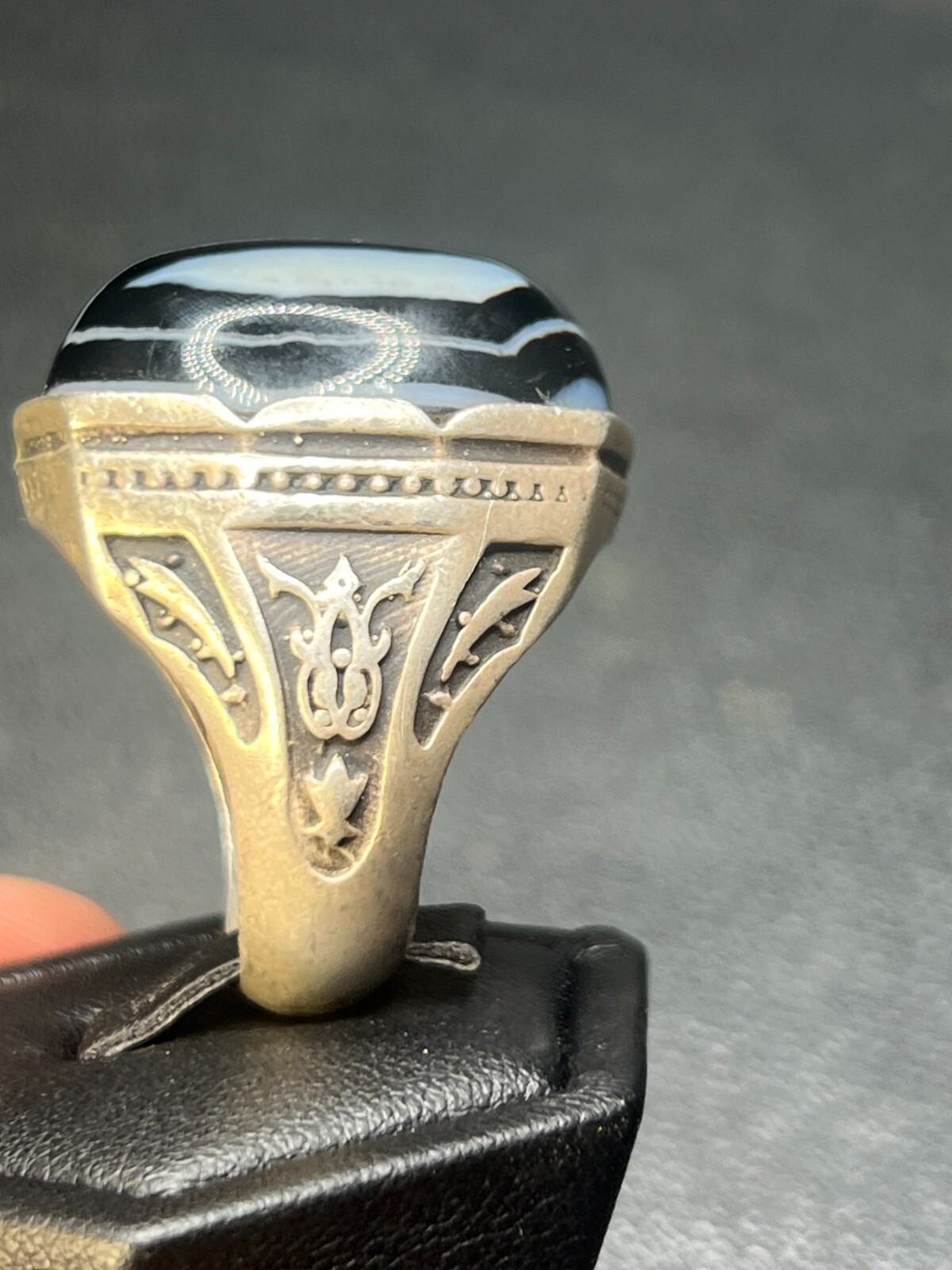 Old Natural Handmade Black & White Agate Silver Ring, Weight 24.54 gr