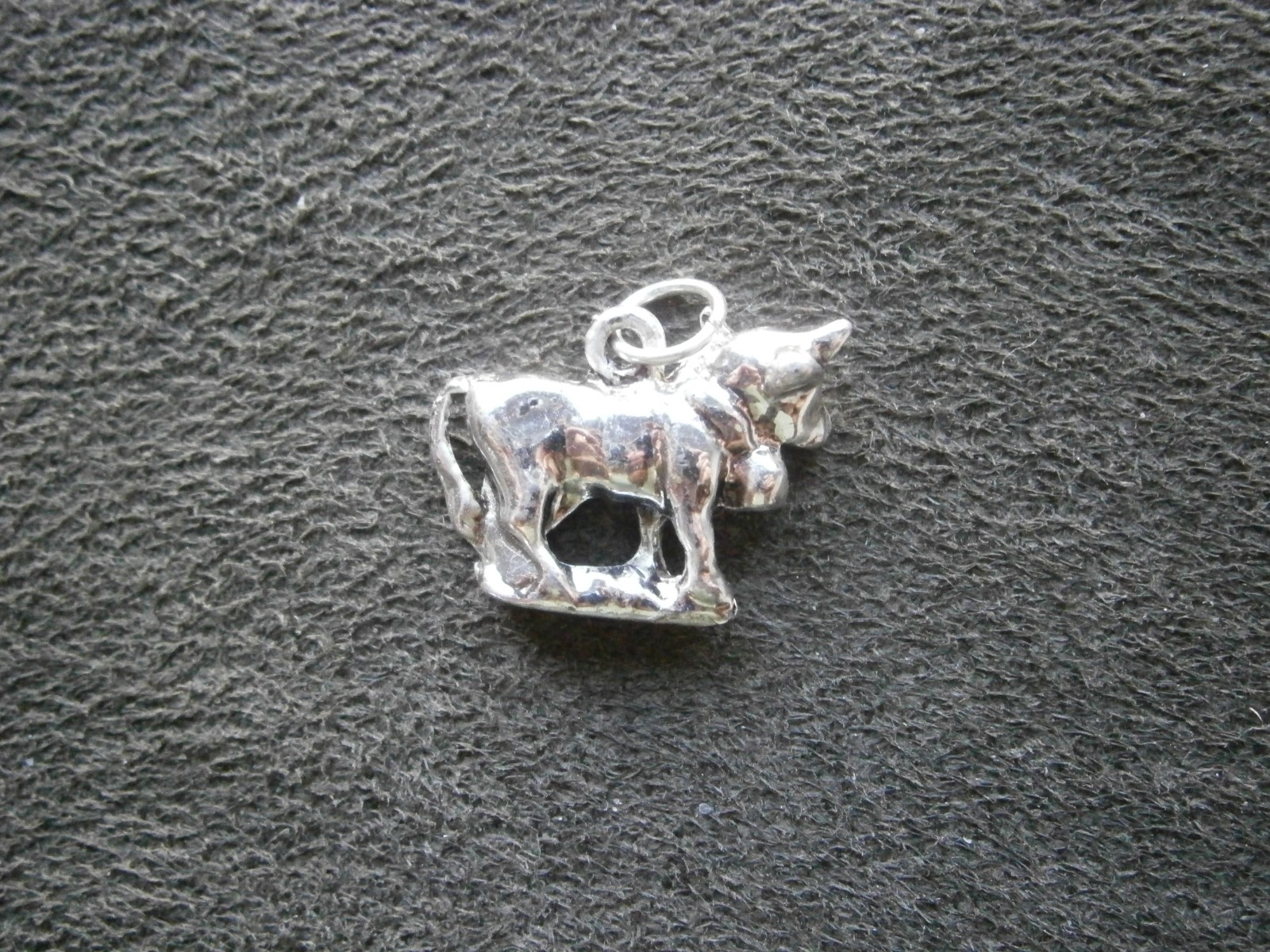 Dairy Cow with Bell Collar Vintage Shiny Silvertone Bracelet Charm Pendant 3.0g