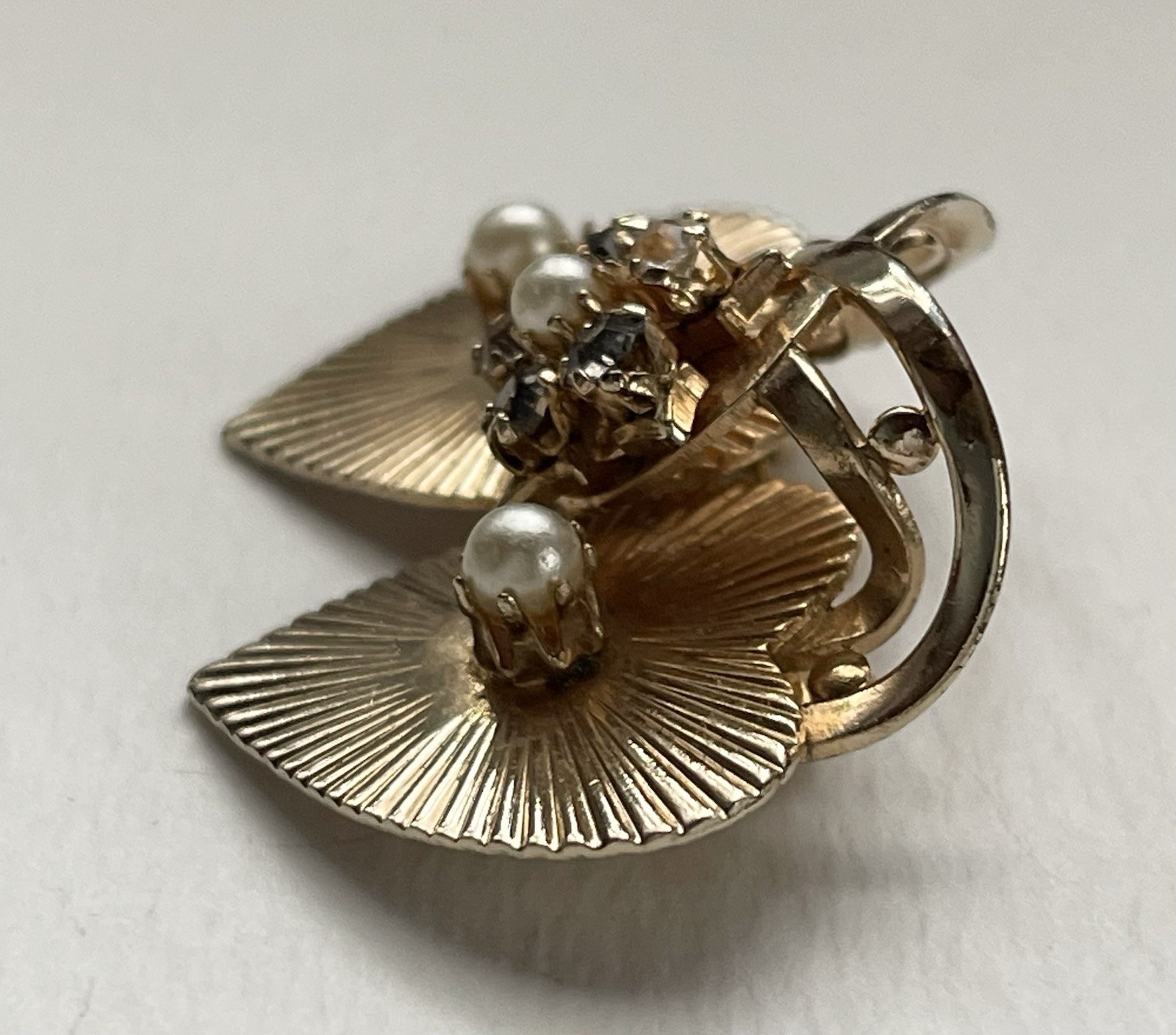 Vintage Double Heart And Flower Gold Tone Faux Pearl Brooch Pin