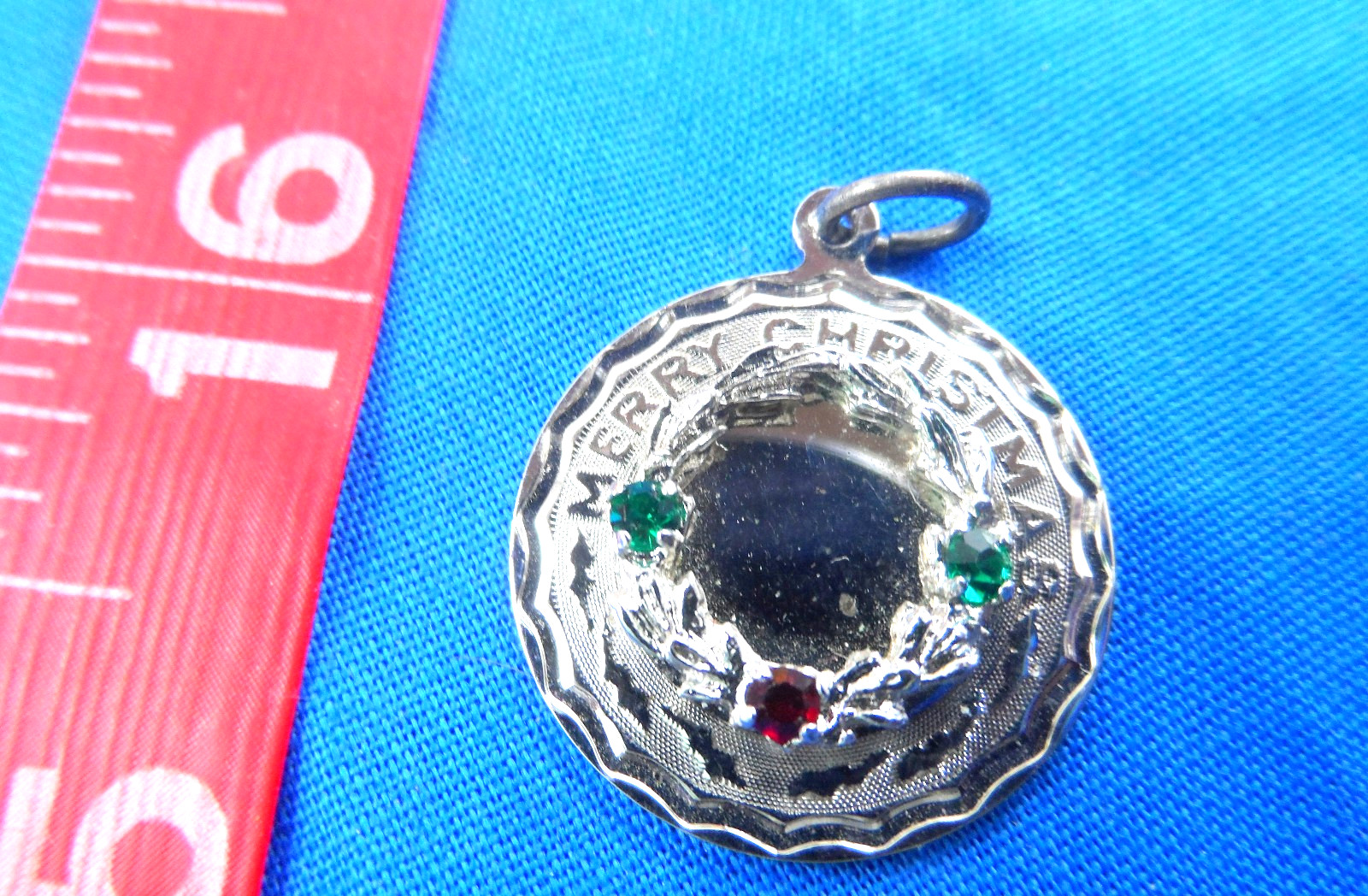 Merry Christmas Raised Wreath with Stones 1967 Sterling Silver Vintage Charm