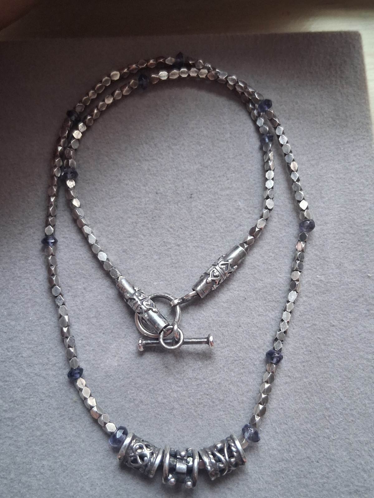 Sterling silver bead & amethyst chip accent bead necklace w/925 accent beads 17″