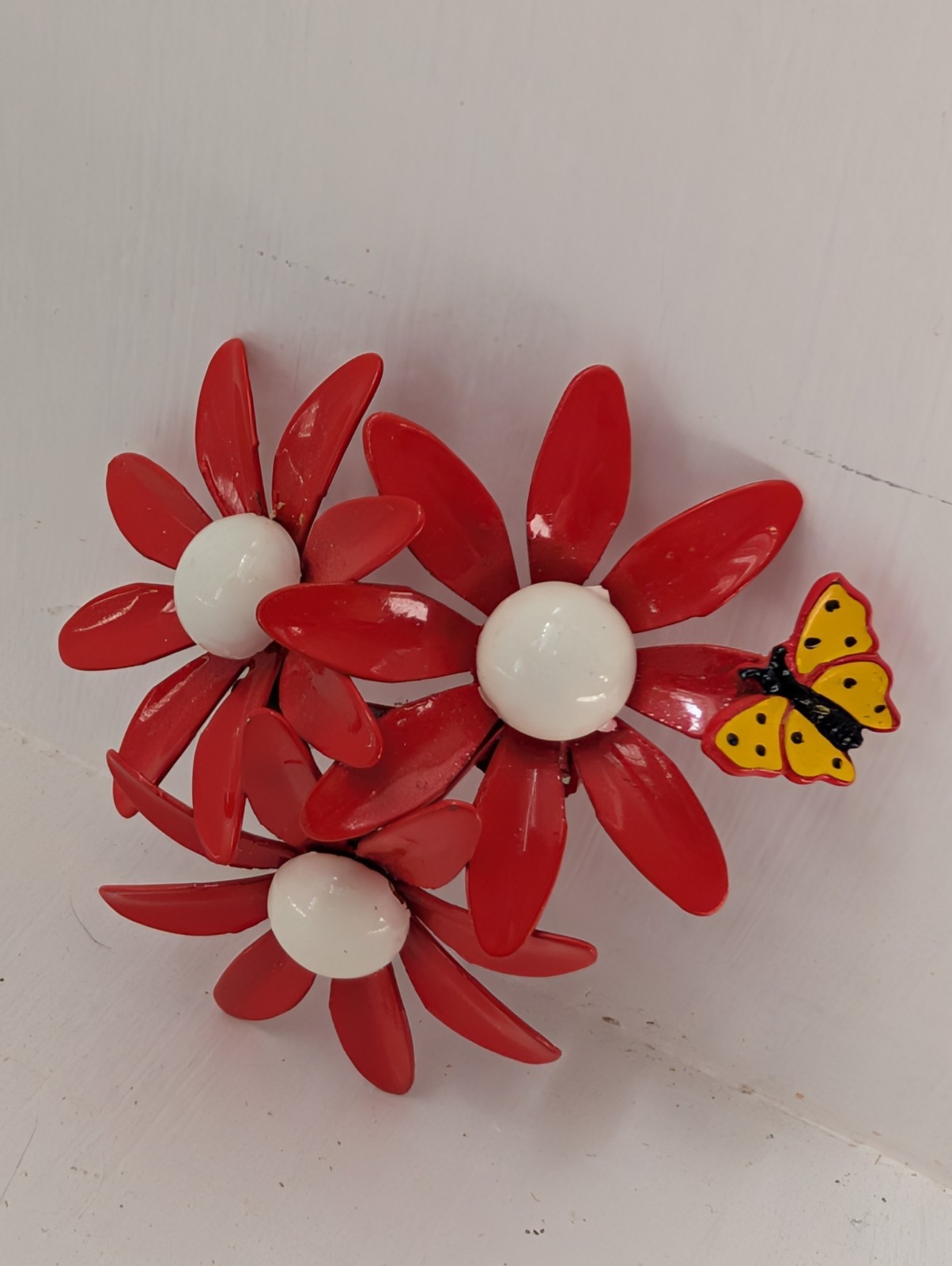 Vintage Red Enamel Daisy Flower Cluster Brooch Retro 1960’s ladybug