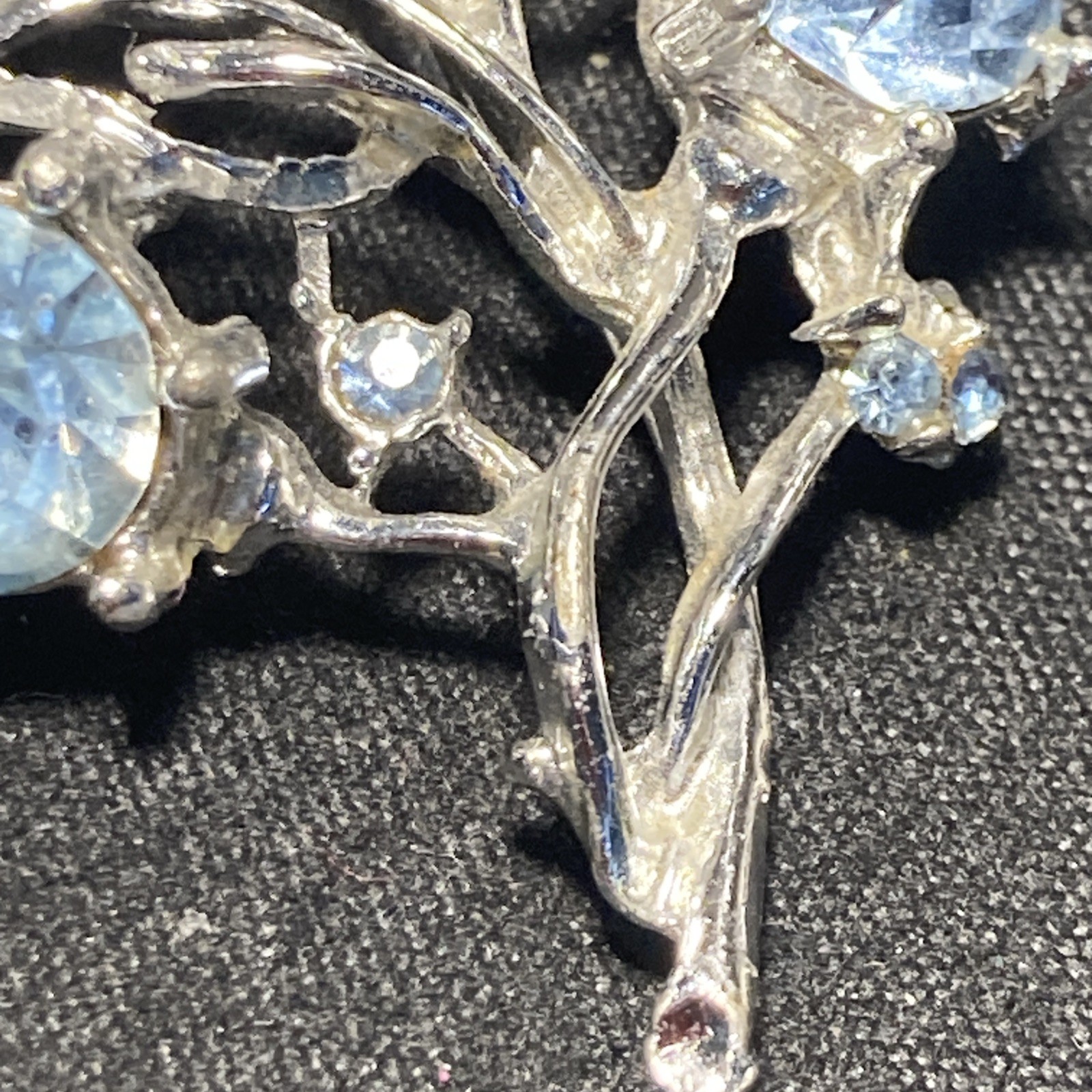 Brooch Pin Silver Tone Baby Blue Rhinestone Leafy Floral Flower Bouquet 2.25″ pr