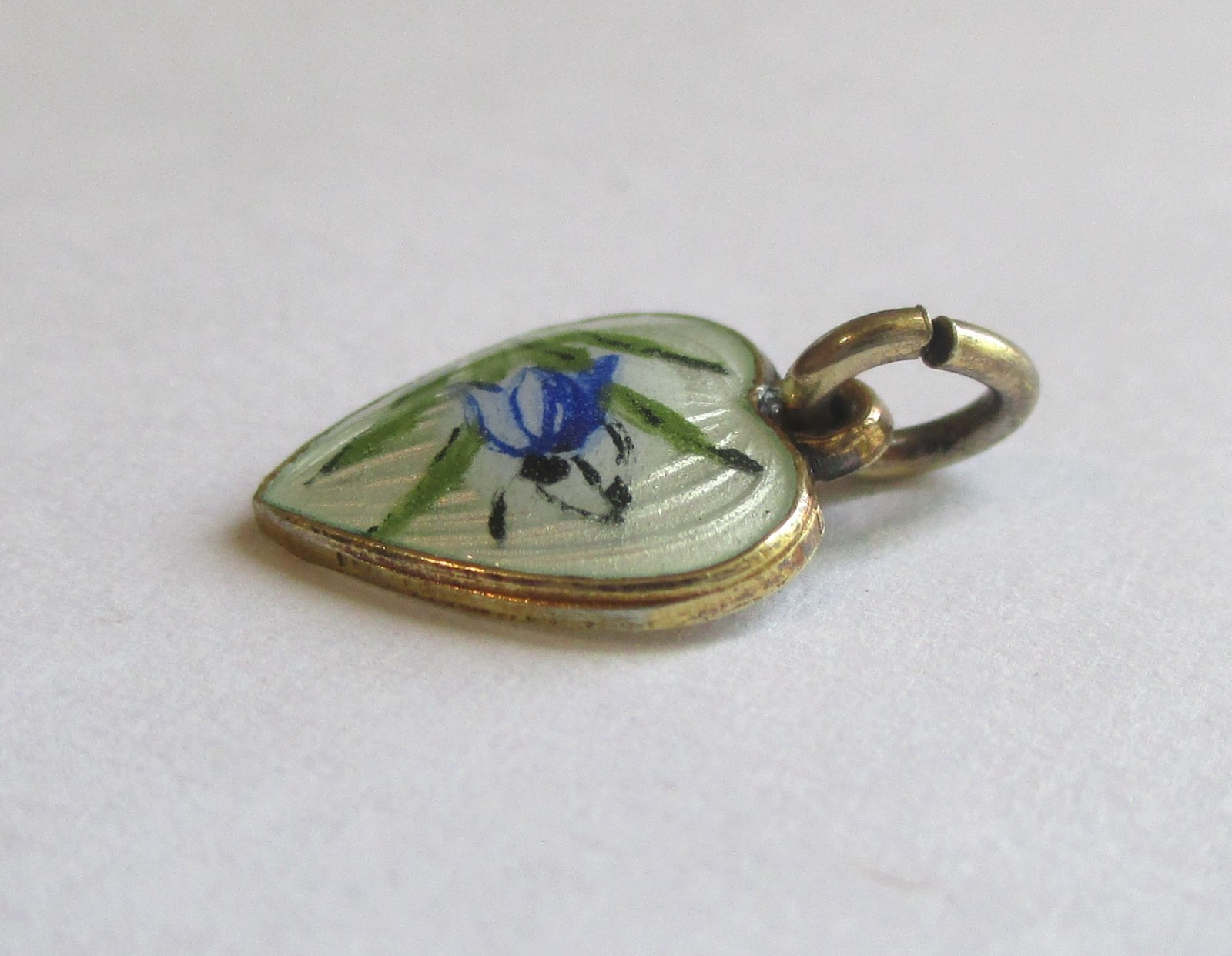 1/2in SMALL VINTAGE STERLING SILVER ENAMEL FLOWER HEART CHARM Gold Wash