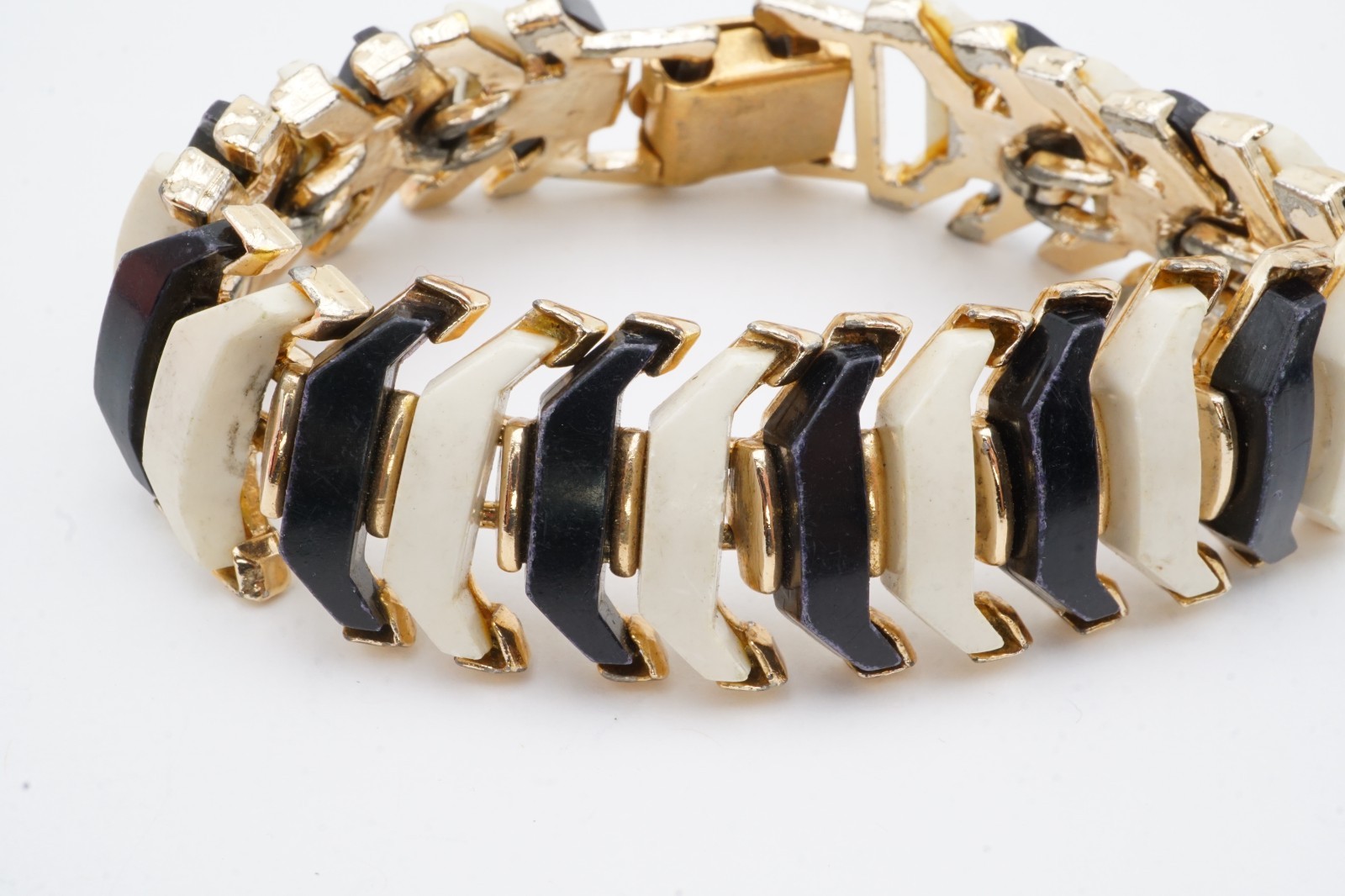 Vintage Bracelet Gold Tone White Black Thermoset 7.25″