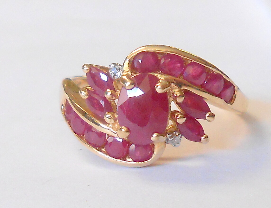 Gorgeous Red Ruby 2 Carats & Diamond Accents 10K Yellow Gold Ring Size 9