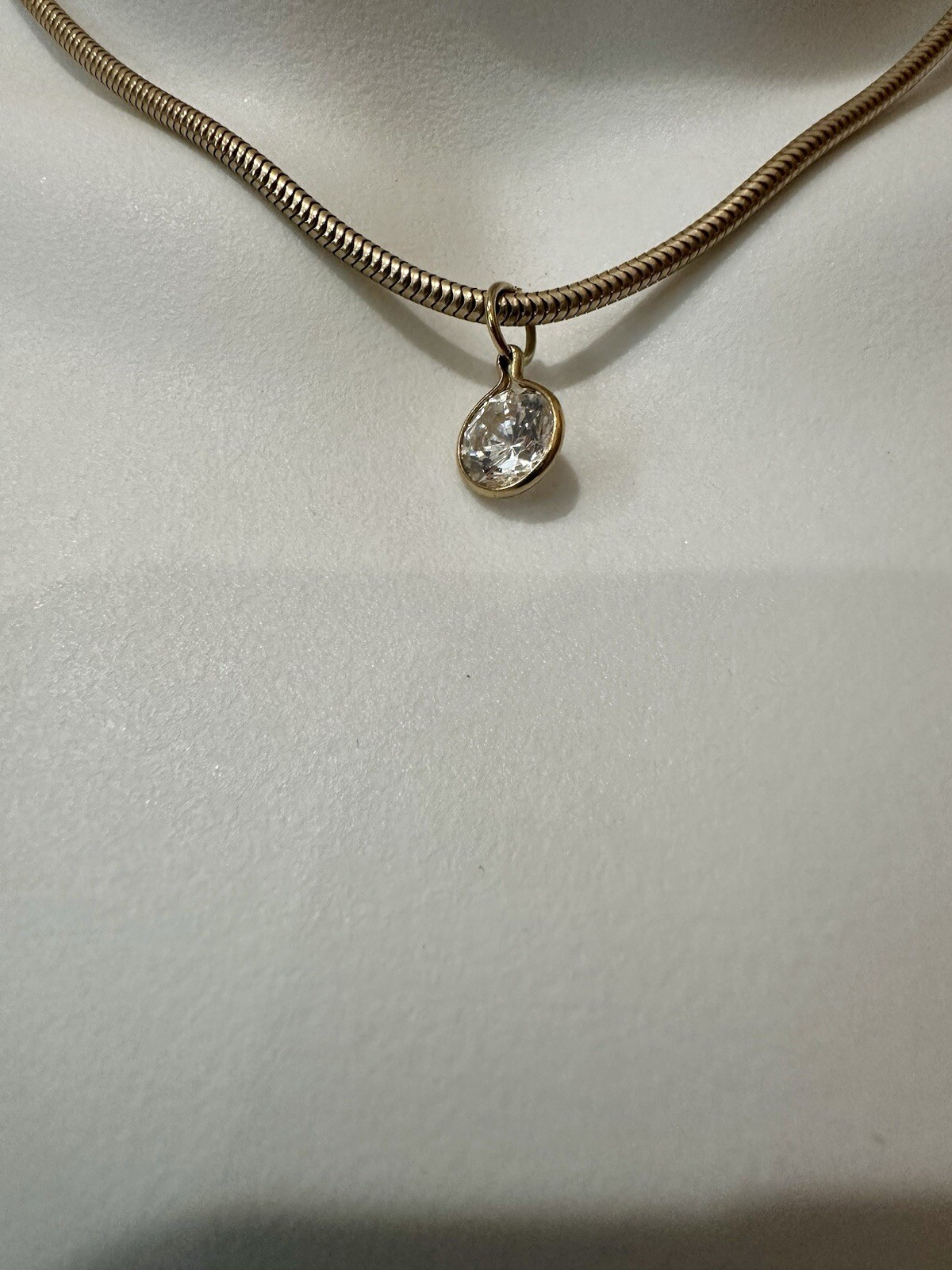 Vintage Gold Tone Necklace 15.5″ with Round 1/4″ Simulated Diamond