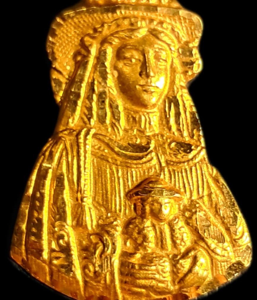 Fine Vintage Retro 18k Gold Madonna and Child Religious Pendant Medal