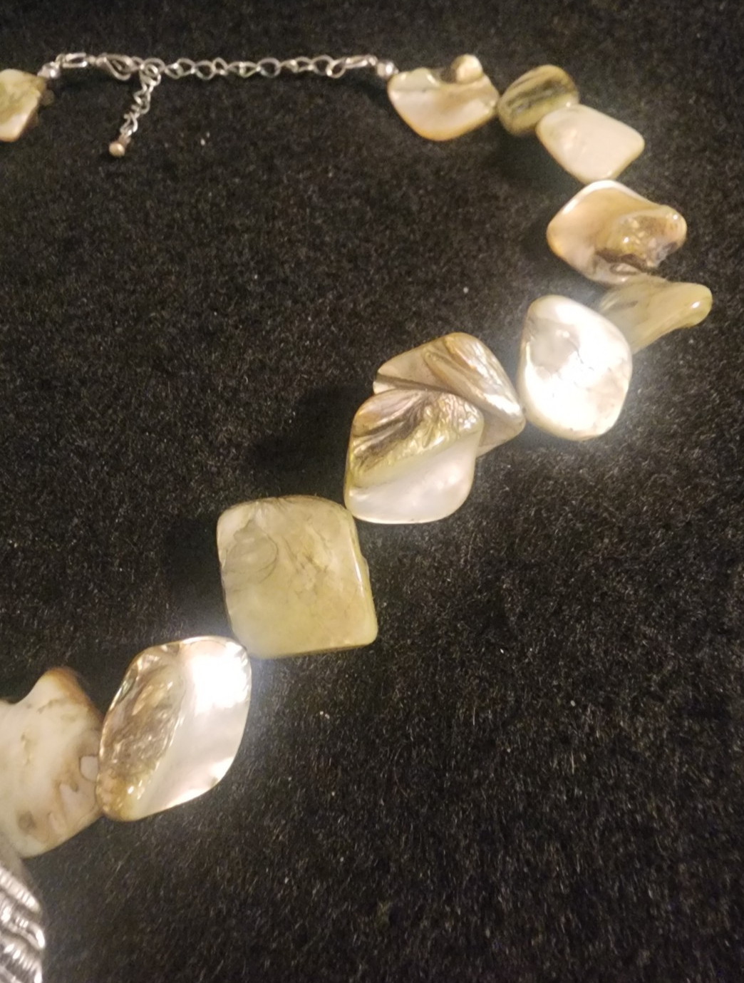 Nice Beautiful Vintage Stone & Silver Shell Necklace Great Colors & Details