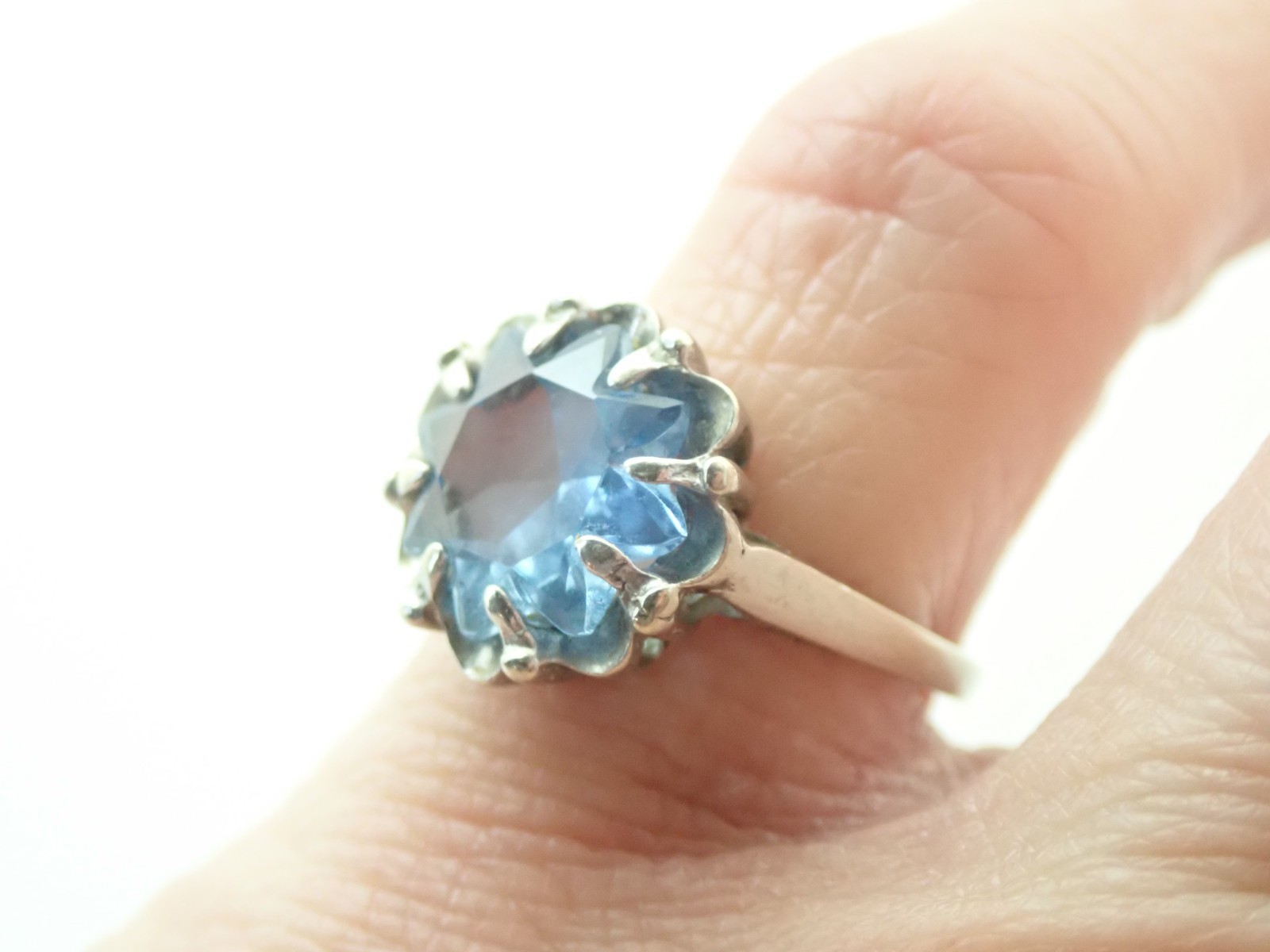10k Solid White Gold Fancy Cut Star Starburst Blue Topaz Estate Band Ring 5.25