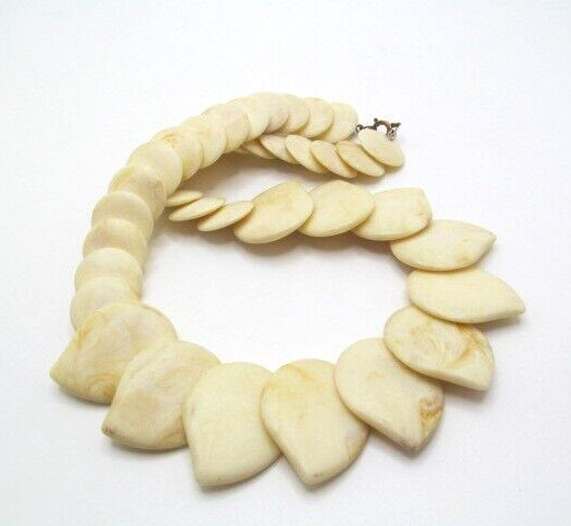 Vintage Beige Faux Marbled Stone Round Tear Flat Bead 17.5mm Necklace 18.5 In