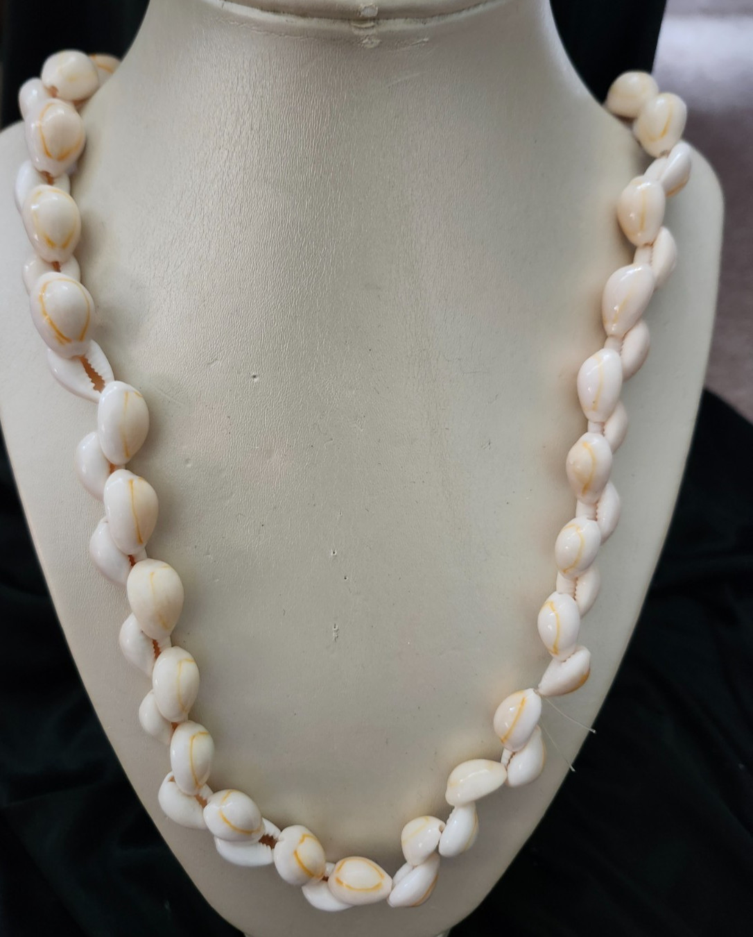 Vintage HAWAIIAN COWRIE SHELL Necklace 36″ 1970’s, VERY NICE & DAILY SHIPPING