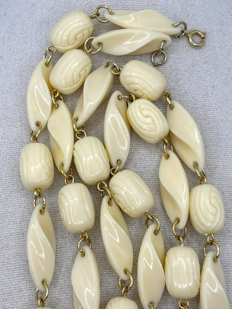 Vintage Ivory Cream Molded And Carved Bead Gold Tone Link Long Necklace 47 Inch