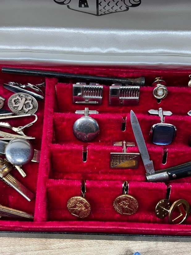 Estate Lot Vintage Men’s Jewelry Hickok Box Cuff Links Tie Bar Tacks Medals VTG