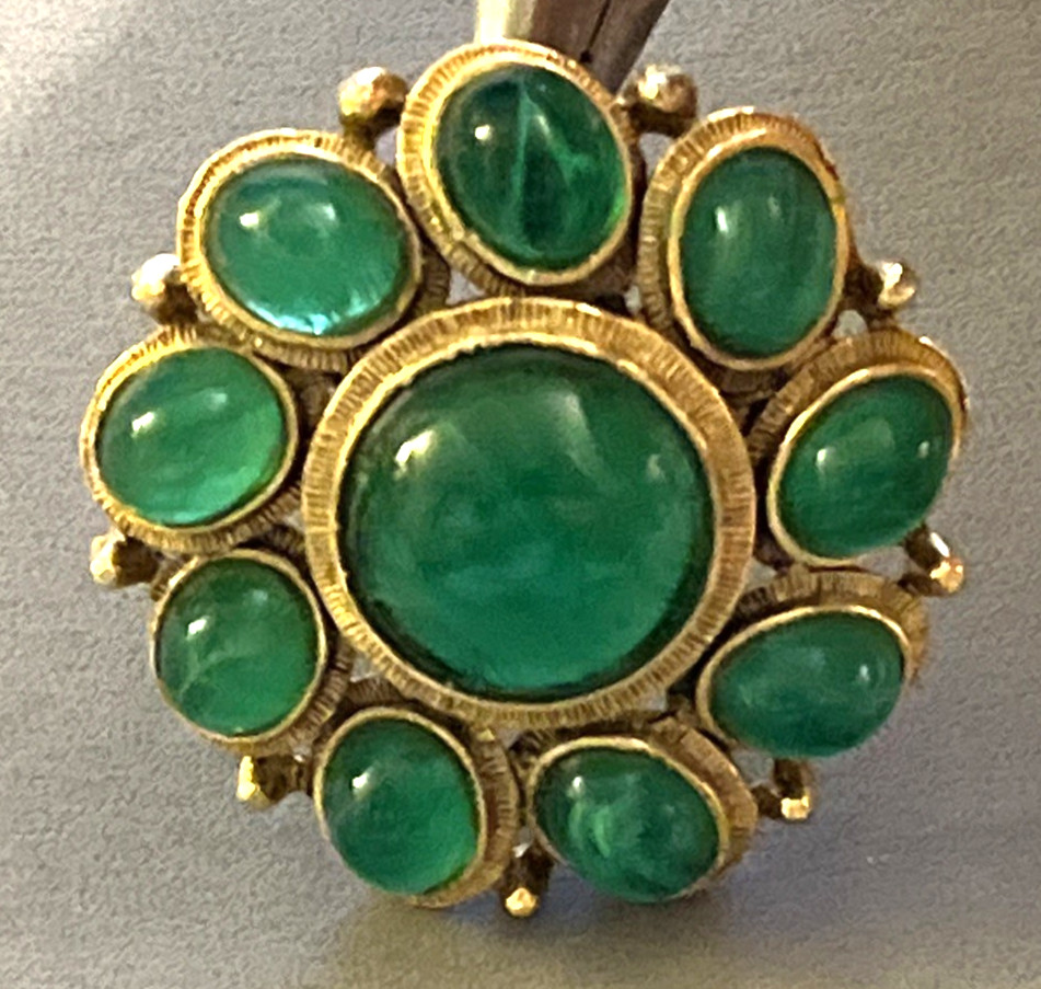 Vintage & Mint WEISS Green Gripoix Glass Cabochon Gold Tone Pin Brooch