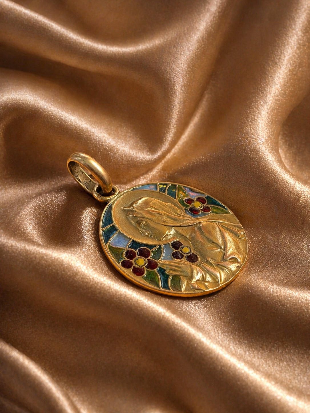 Virgin Mary Pendant 18K Gold Plique-à-Jour Enamel Religious Antique Art Nouveau