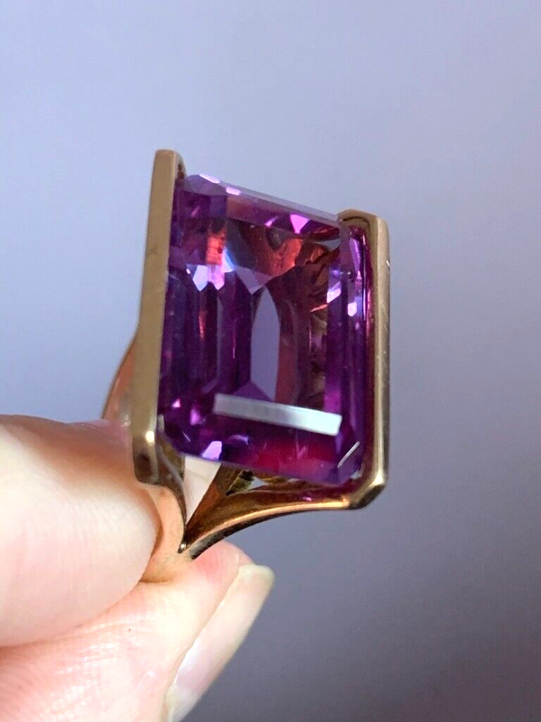 VINTAGE 14K GOLD HUGE EAST WEST TENSION SET PURPLE COLOR CHANGE SAPPHIRE RING