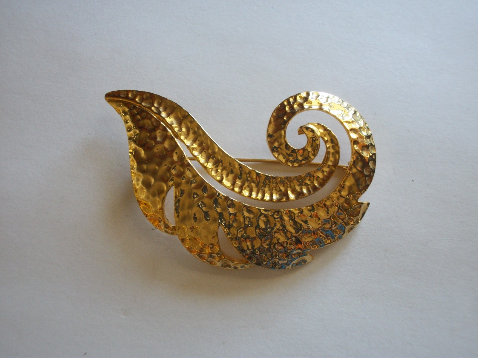 Hammered gold plated curled leaf