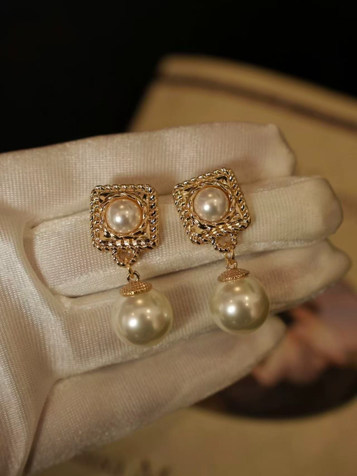 Classic Pearl Statement Earrings Vintage Gold Dangle Earrings Bridal Jewelry