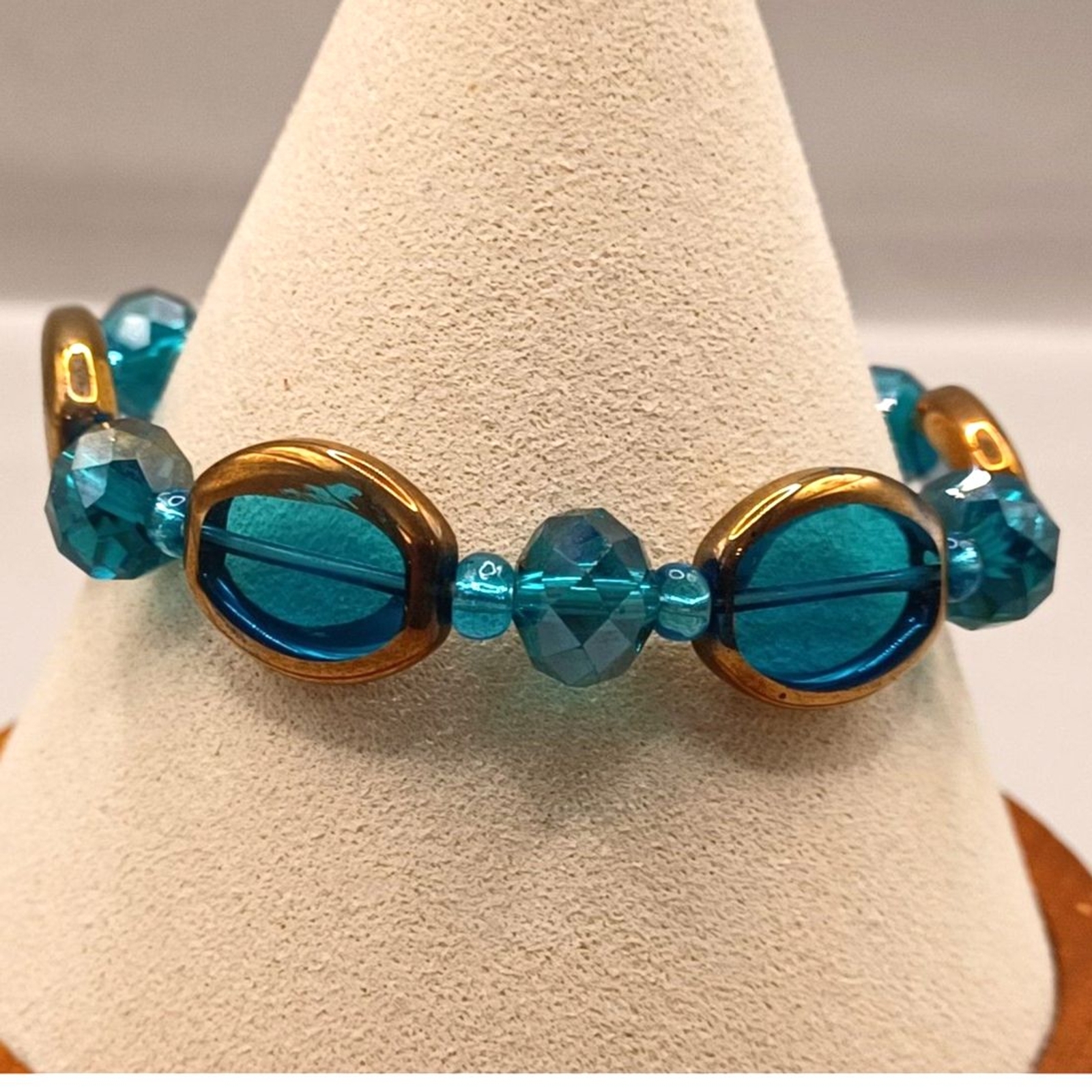 Vintage Light, Lovely Teal Blue Faceted and Flat Oval and Glass Beaded Bracelet