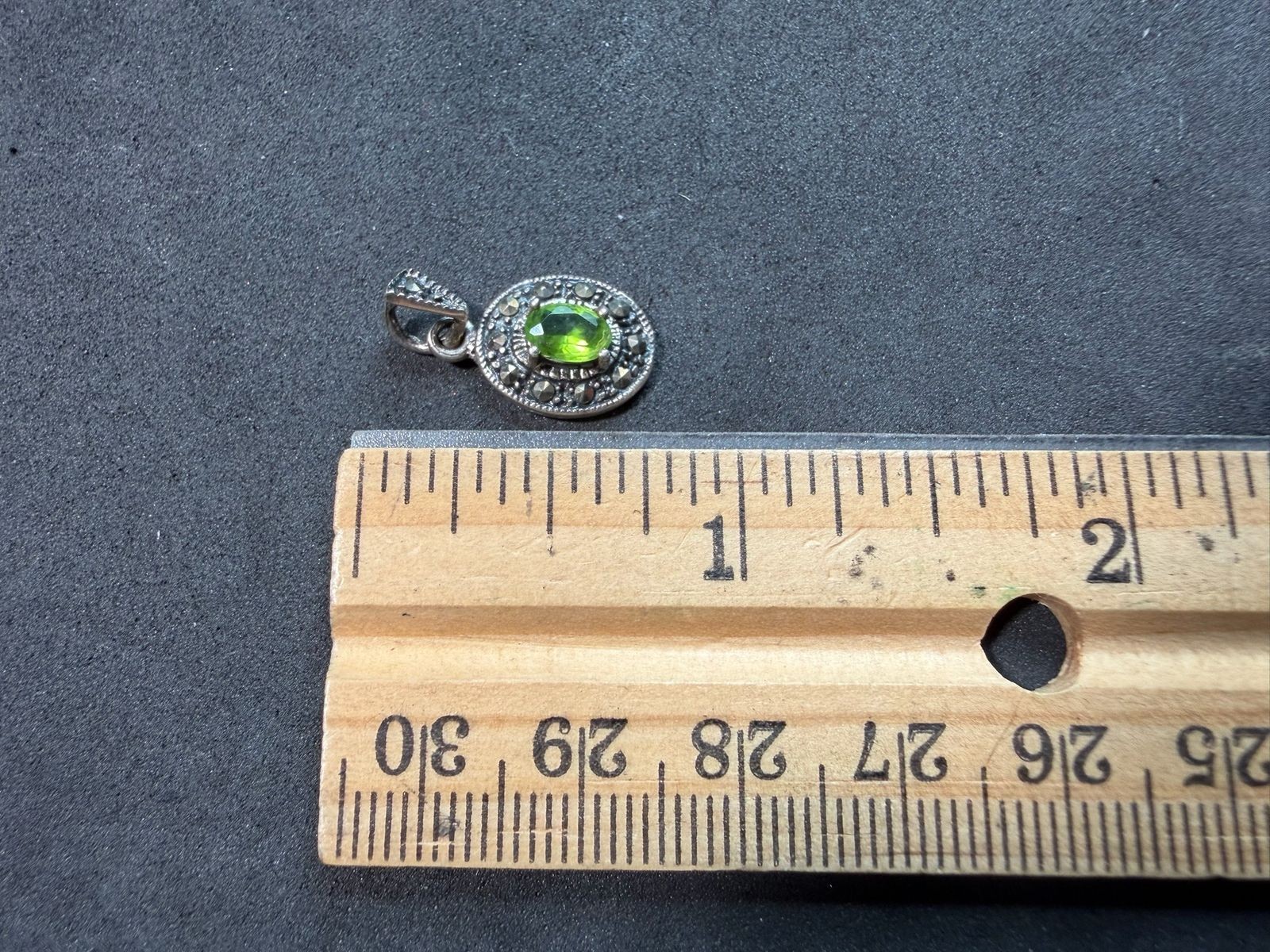1.52g Vintage Sterling Silver 925 Oval Green Faceted Pendant Antique Look M