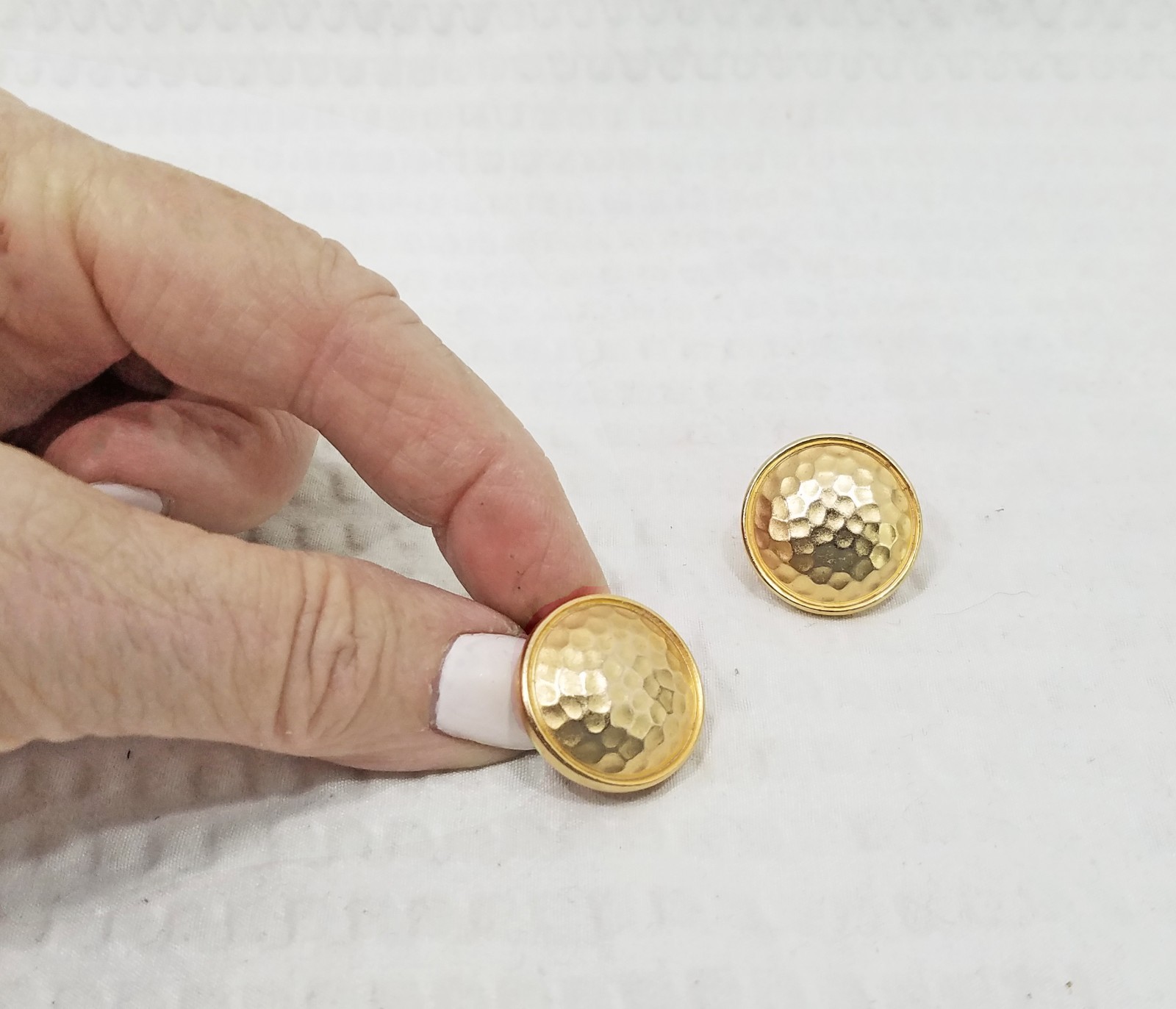 Vintage Signed Napier Hammered Matte Gold Tone Round Adjustable Clip On Earrings