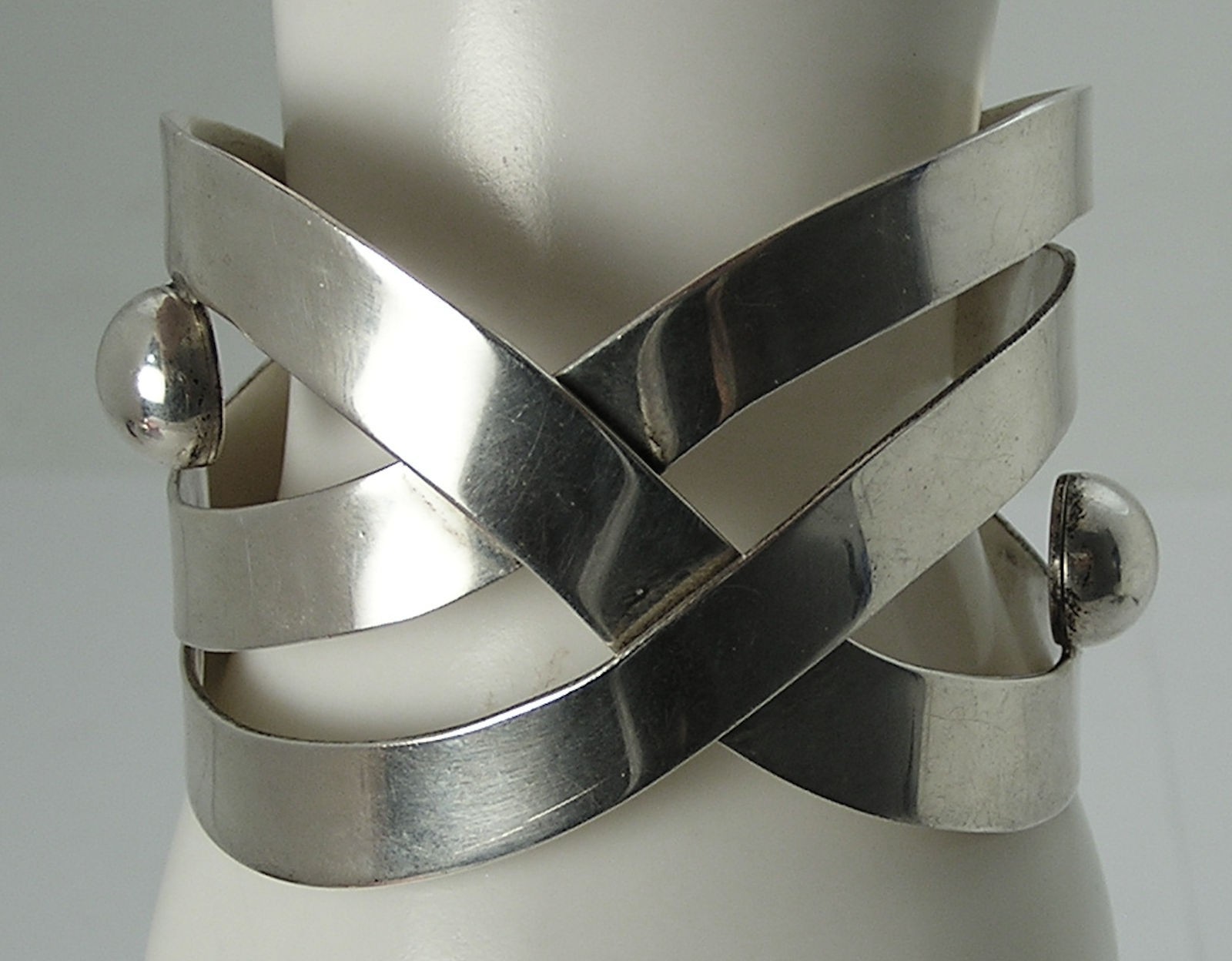 Hecho A Mano Modernist Manual Porcayo Sterling Flat Criss Cross Cuff Bracelet