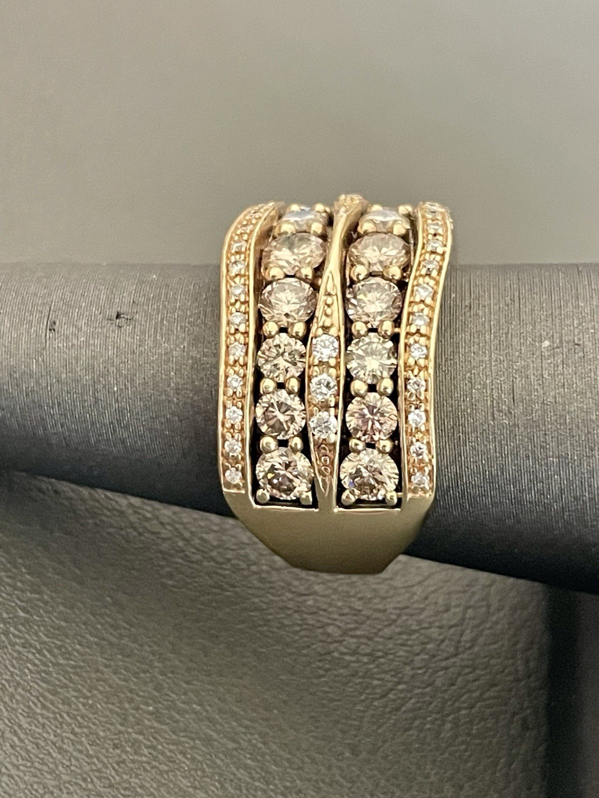 14K Yellow Gold 2.00CTW Champagne and White Diamond Ring. Size 7 (S45)