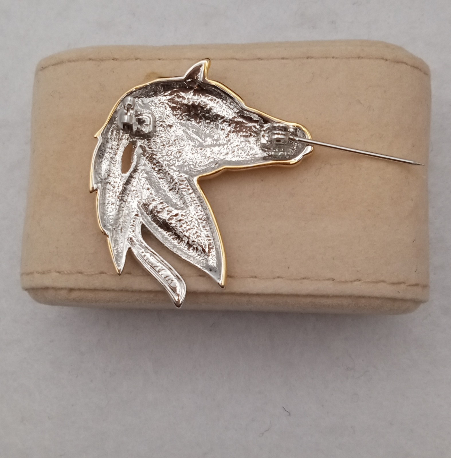 Horse Head brooch, Western 2 Tone Equestrian Shiny Gold /Silver Tone Rhinestone