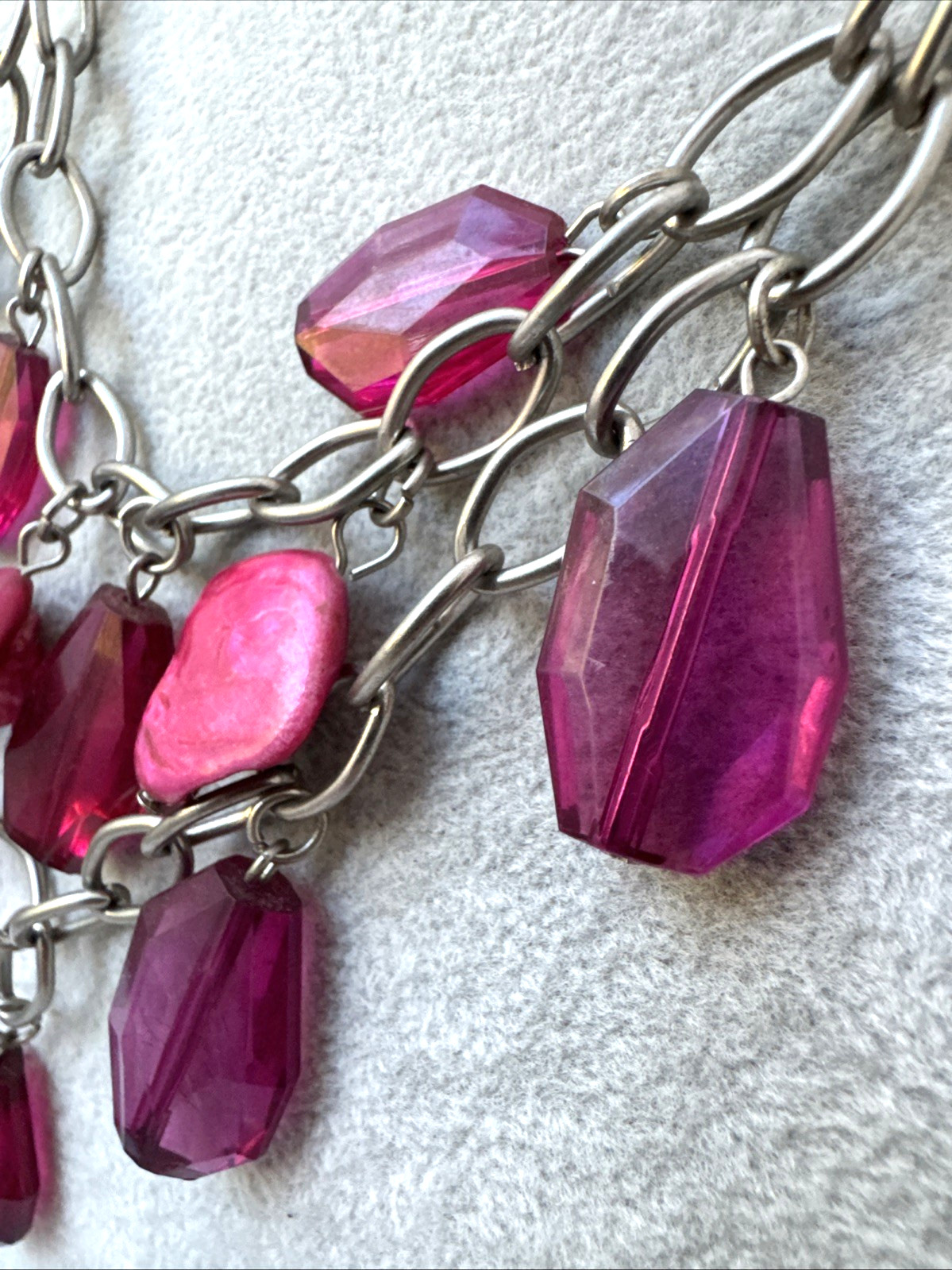 y2k 1990 2000s Modernist Metal Jewelry VTG Barbie Pink Magenta bright necklace