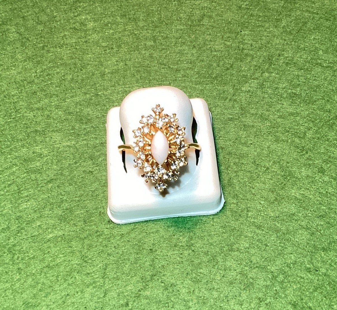 Vintage Pink & Gold Tone 14 Piece Mixed Jewelry Lot Gorgeous Pale Pink Sparkles