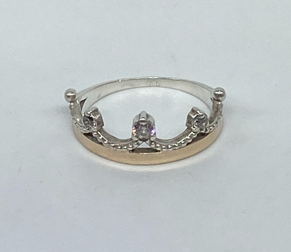 Vintage “Crown”Ring Sterling Silver 925 Gold 375 test .Size 4.75. Weight 1.52 g.