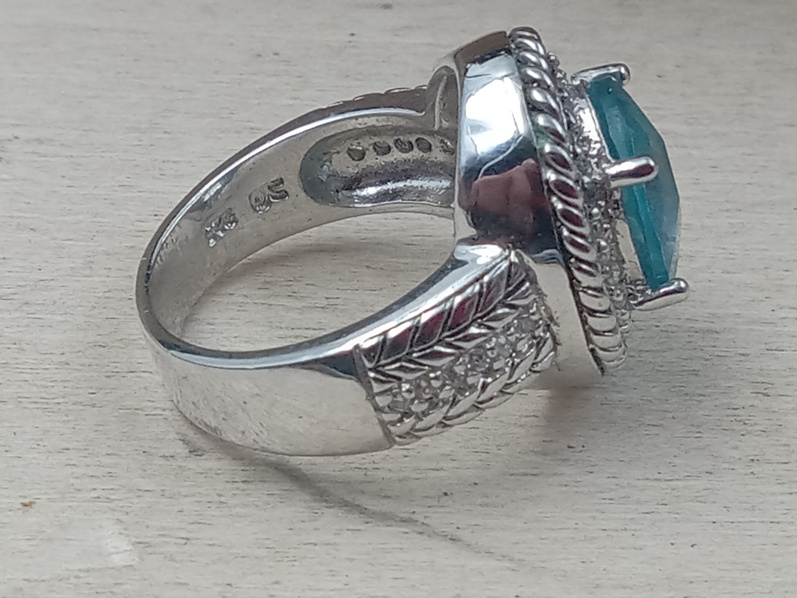 Sterling Silver Ring w. Blue Topaz Oval Center Stone & Clear Trim Stones: Size 6