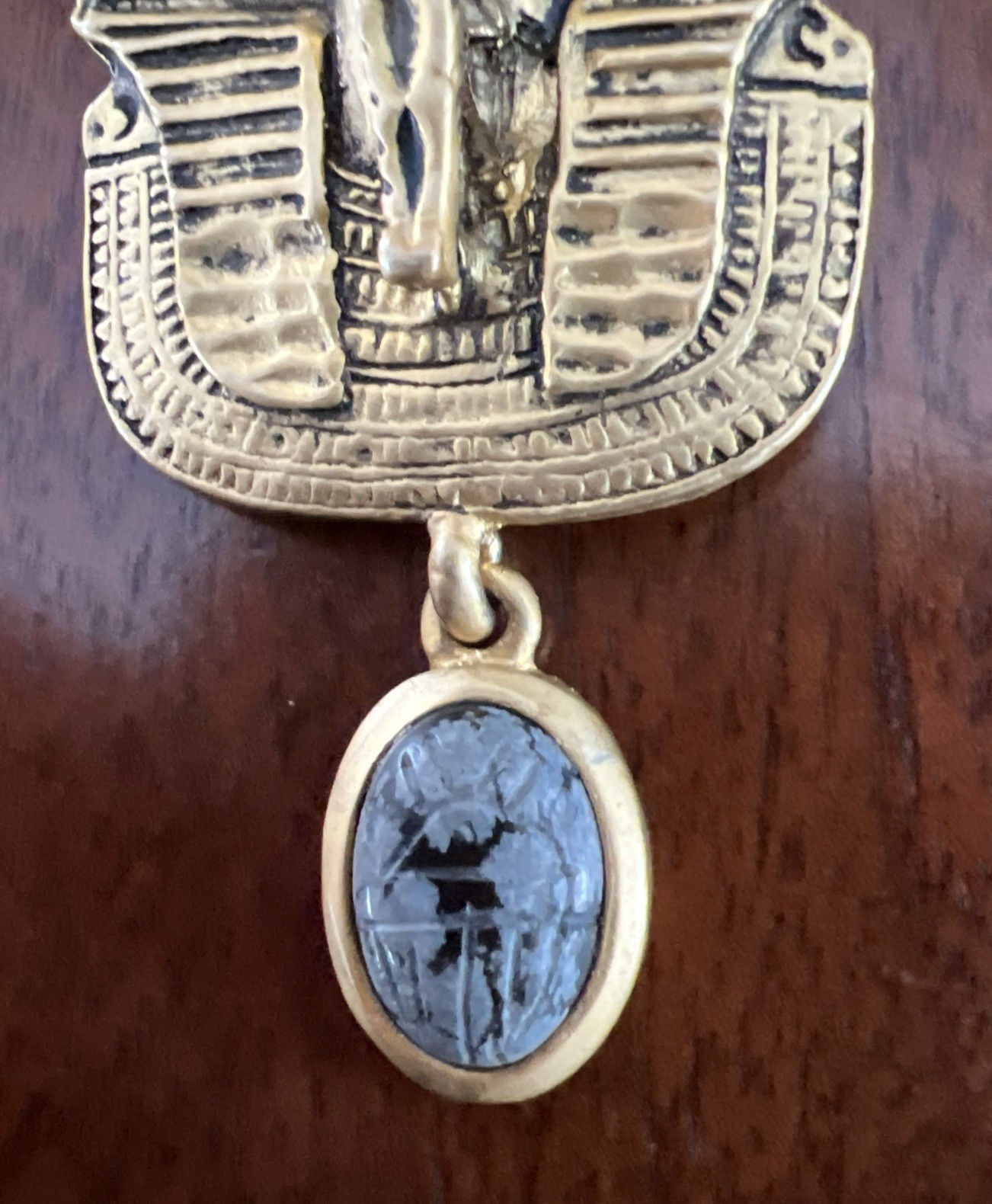 VINTAGE 1978 SIGNED TS PHARAOH SCARAB BROOCH CABOCHON DANGLE YELLOW GOLD PLATED