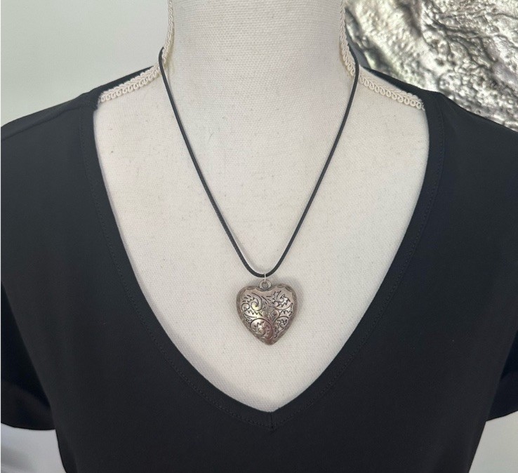 Vintage Elegant Etched Puff Silver Heart Necklace & Extension