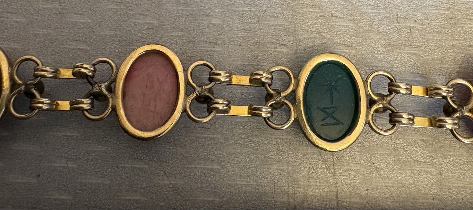 Vintage Goldfilled Carved Gemstone Scarab Bracelet signed AC 1/20 12K GF 7″