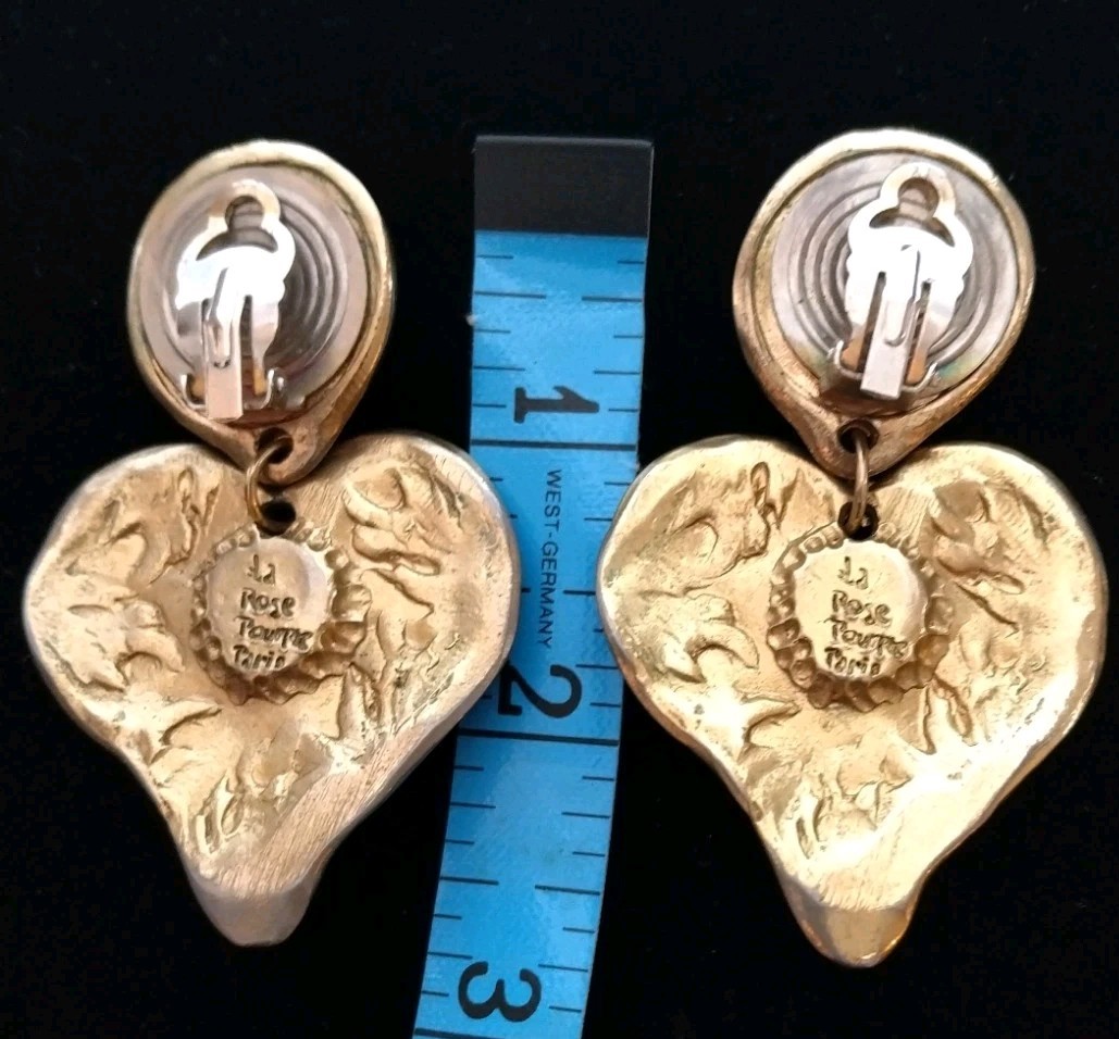 RARE VINTAGE 1980s LA ROSE POURPRE PARIS GOLDTONE FLORAL ENAMAL CLIP ON EARRINGS