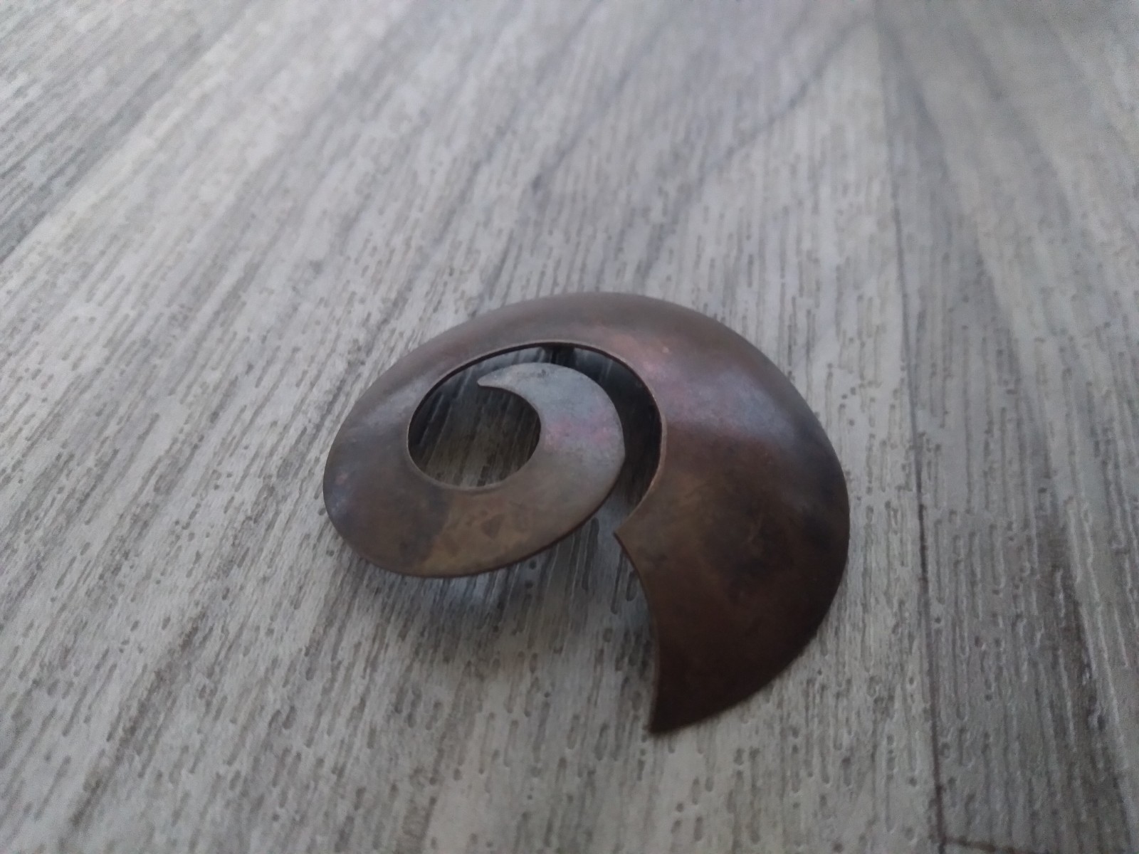 Metal Swirl Brass Brooch Vintage 2in